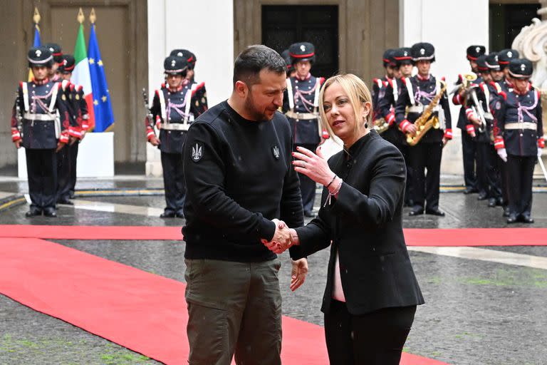 Zelensky junto a Giorgia Meloni