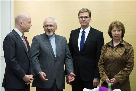 (L-R) British Foreign Secretary William Hague, Iranian Foreign Minister Mohammad Javad Zarif, Germany's Foreign Minister Guido Westerwelle and EU foreign policy chief Catherine Ashton attend the third day of closed-door nuclear talks at the Intercontinental Hotel in Geneva November 9, 2013. REUTERS/Jean-Christophe Bott/Pool
