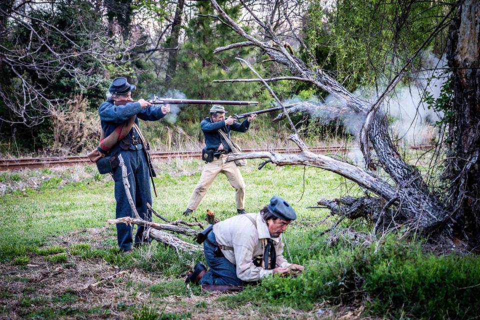 American Civil War reenactment along the Petersburg Half Marathon & 5K racecourse in 2022.