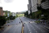 Opposition supporters block an avenue during a rally against Venezuela's President Nicolas Maduro's government in Caracas, Venezuela, July 28, 2017. REUTERS/Andres Martinez Casares