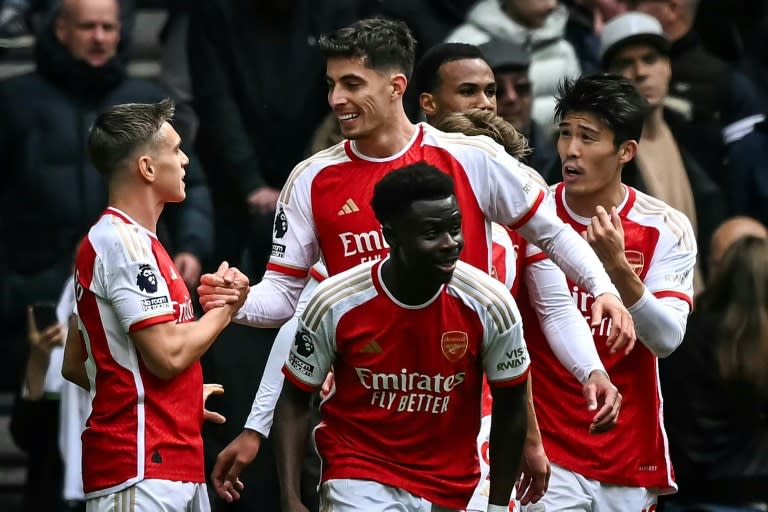 Los jugadores del Arsenal celebran uno de los goles contra el Tottenham en el derbi del norte de Londres de la 35ª jornada de Premier League, el 28 de abril de 2024 en el Tottenham Hotspur Stadium, Londres. (Ben Stansall)