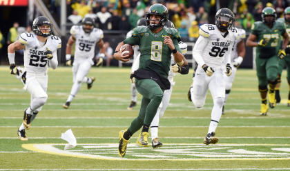 Oregon quarterback Marcus Mariota (8) runs for a touchdown during the first quarter of an NCAA college football game against the Colorado on Saturday, Nov. 22, 2014, in Eugene, Ore. (AP Photo/Steve Dykes)