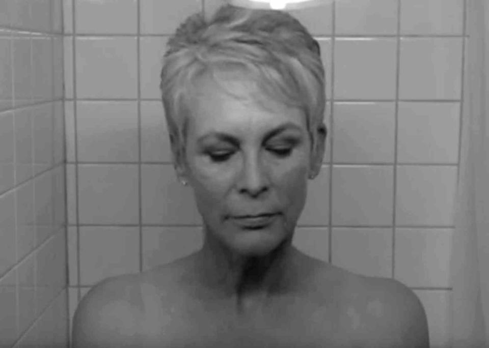 <p>La californiana grabó 23 episodios de 'Scream Queens' (2015-2016) y, en uno de ellos, volvió a meterse en la piel de su progenitora para recrear la escena más famosa del mencionado clásico de Alfred Hitchcock. Entonces, sin embargo, no utilizó ninguna peluca. (Foto: FOX)</p> 