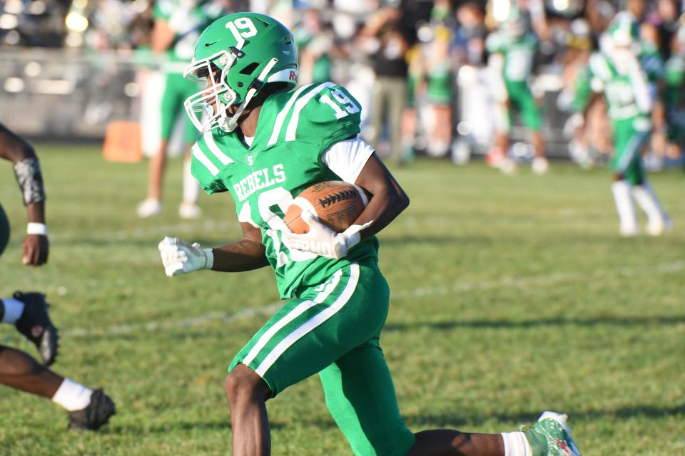 Cahauri Alford (19) runs the ball during South Hagerstown's game against Tuscarora on Thursday.