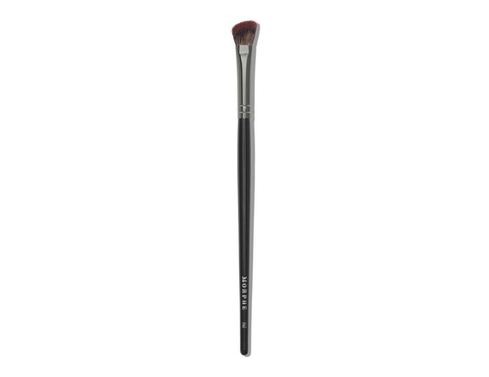 6) E62 - Angled Nose Contouring Brush