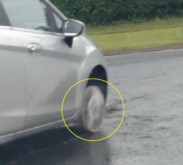Driver doesn't notice she has no tyre for 16 miles