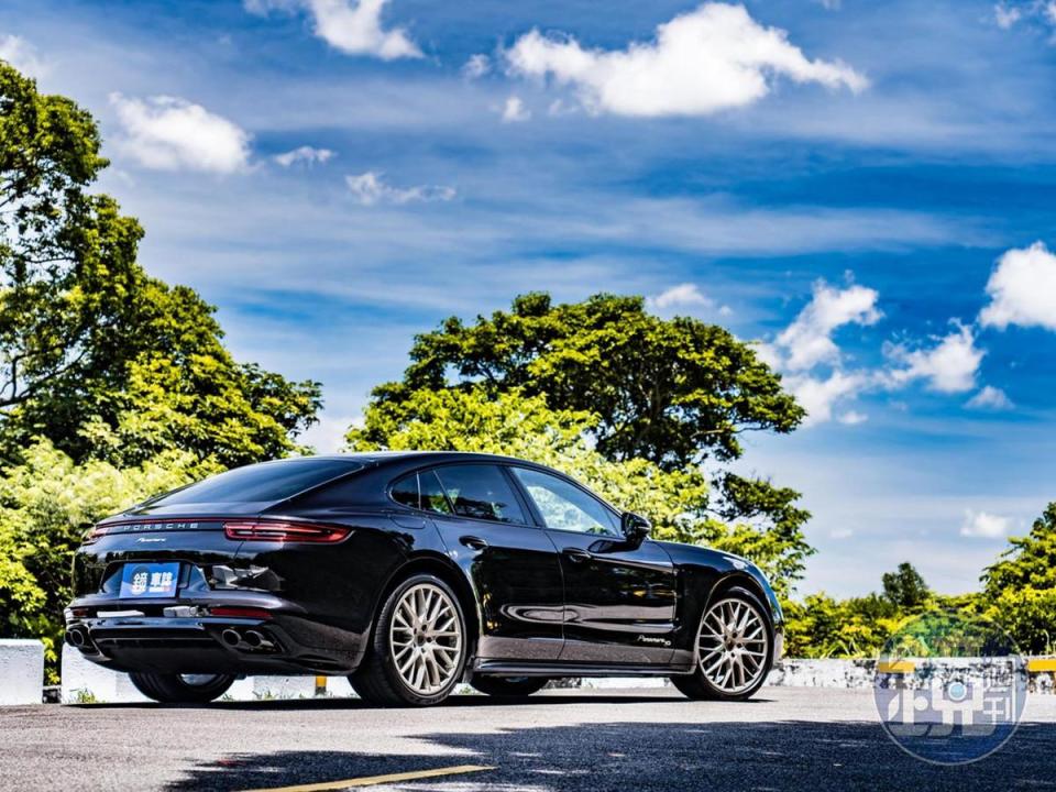 PORSCHE Panamera 10 Years Edition