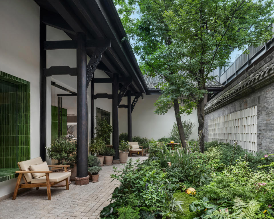 Loewe Gaozhai’s courtyard garden.