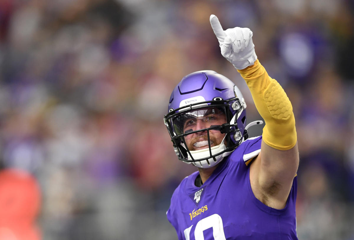 Vikings cut WR Thielen after 10 years with home-state team