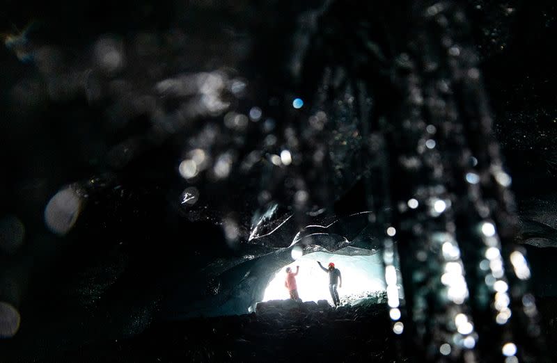 Austrian glaciologists explore cavity of disintegrating glacier near Galtuer