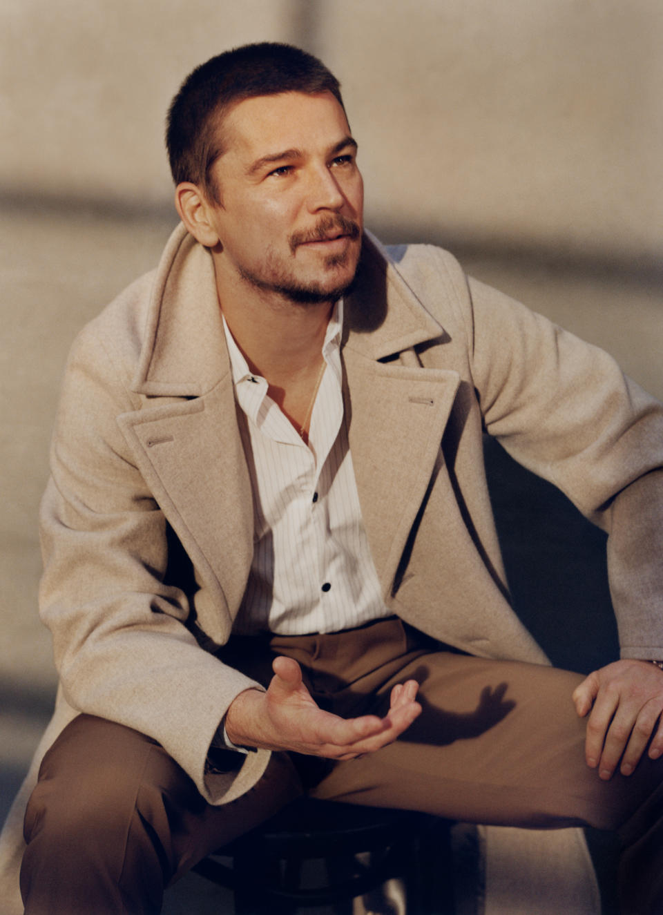 Josh Hartnett appears in the new edition of Mr Porter. (Photo: Ben Weller/Mr Porter)