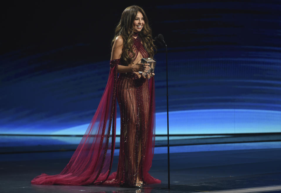 En esta foto del 14 de noviembre del 2019, Thalía recibe el Premio de la Presidencia de la Academia Latina de la Grabación durante la ceremonia de los Latin Grammy en Las Vegas. (AP Foto/Chris Pizzello, Archivo)