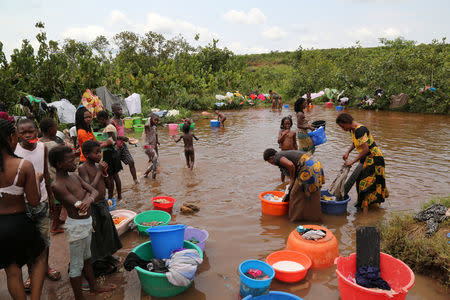 Congolese migrant women and children, who crossed the border after being expelled from Angola, wash their clothes and themselves in a river near Kamako, Kasai province near the border with Angola in the Democratic Republic of the Congo, October 13, 2018. REUTERS/Giulia Paravicini
