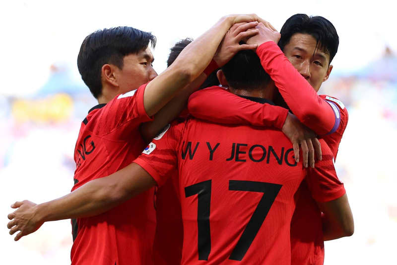 South Korea players celebrate scoring their side's first goal during the AFC Asian Cup Group E soccer match between South Korea and Malaysia at Al Janoub Stadium. -/YNA/dpa
