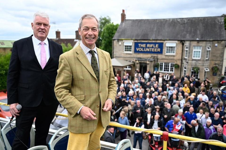 Lee Anderson and Nigel Farage woo crowds in Ashfield, East Midlands (X / Nigel Farage)