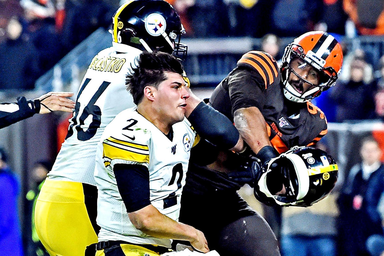 Nov 14, 2019; Cleveland, OH, USA; Cleveland Browns defensive end Myles Garrett (95) hits Pittsburgh Steelers quarterback Mason Rudolph (2) with his own helmet as offensive guard David DeCastro (66) tries to stop Garrett during the fourth quarter at FirstEnergy Stadium. Mandatory Credit: Ken Blaze-USA TODAY Sports     TPX IMAGES OF THE DAY