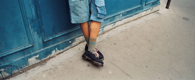 馬汀Archive系列換穿Long Napped麂皮新裝，打造值得深藏的潮流鞋履。（圖／品牌提供）