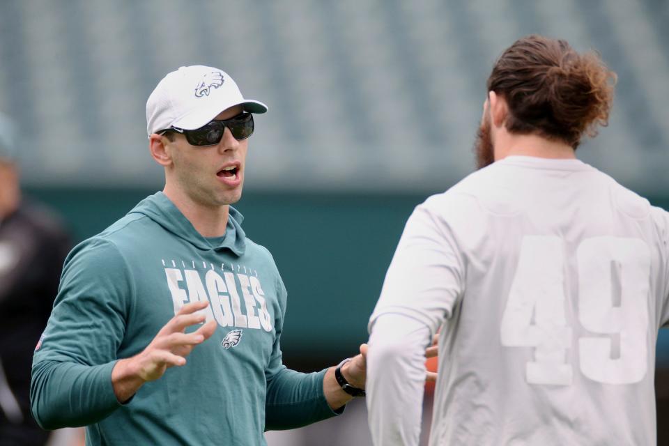 Philadelphia Eagles defensive coordinator Jonathan Gannon, left, talks with linebacker Alex Singleton during NFL football practice at Lincoln Financial Field, Friday, June 4, 2021, in Philadelphia. (Tim Tai/The Philadelphia Inquirer via AP, Pool)