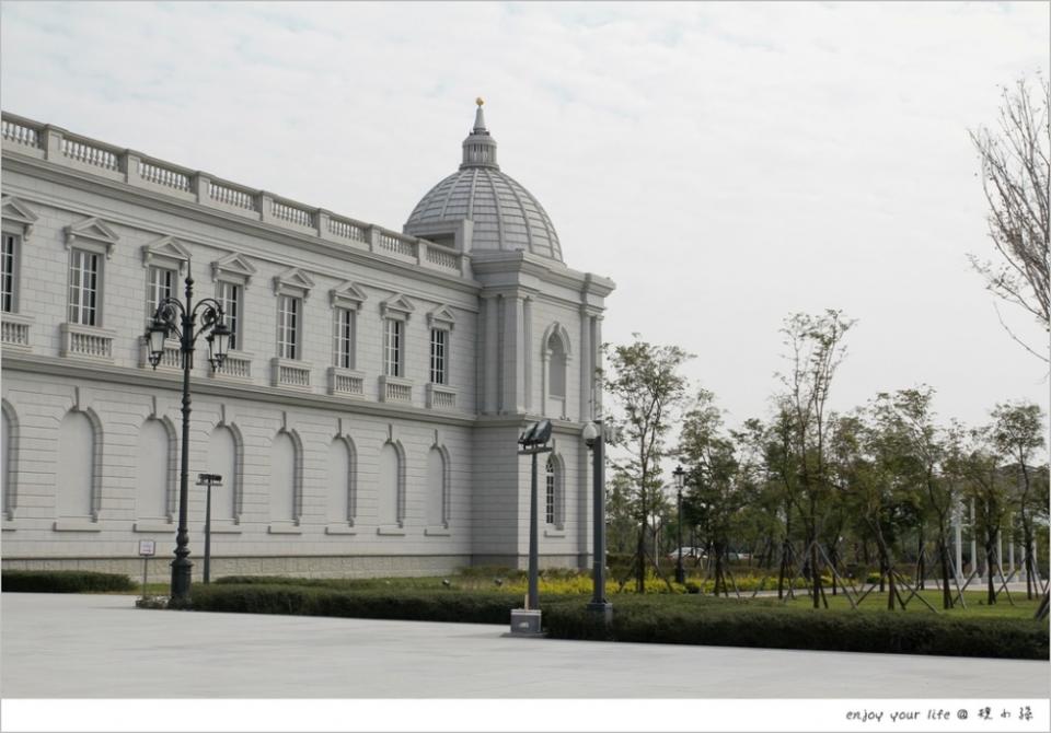 [台南旅遊景點] 『奇美博物館』2015 正式開幕！搶先來看戶外異國風建築，親子旅遊、拍照好地方！除展覽外，不用預約就可自由參觀～