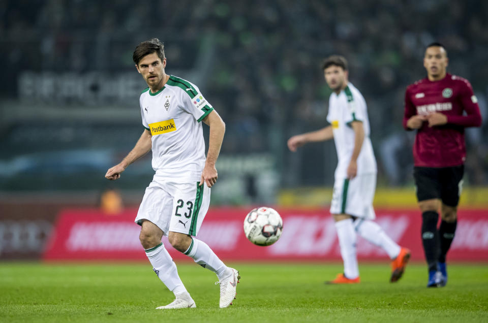 Gladbachs Jonas Hofmann (li.) weckt Begehrlichkeiten. (Foto: Getty Images)