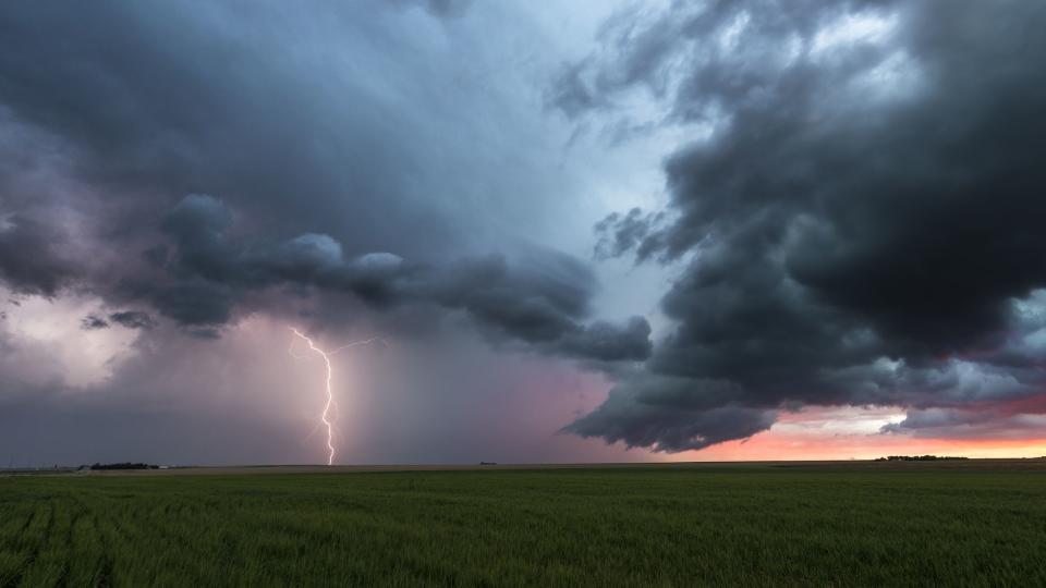 These Tips Will Help Keep You Safe If You're Caught Outside During a Thunderstorm