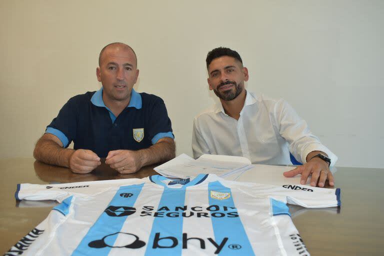 Diego Kurganoff, Presidente de Atlético de Rafaela, y Juan Galeano, flamante futbolista del equipo rafaelino