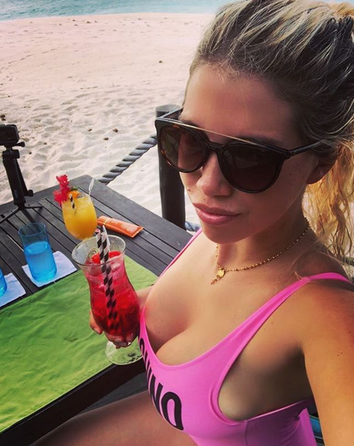 <p>Luego de enterarse de que su marido, Mauro Icardi, se quedó afuera de la lista de los 23 para ir al Mundial de Rusia, Wanda Nara decidió armar las valijas y partió con su pareja en un avión privado al continente africano para disfrutar de unas vacaciones románticas y sin hijos. </p>