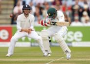 Britain Cricket - England v Pakistan - First Test - Lord’s - 15/7/16 Pakistan's Mohammad Amir is hit on the helmet Action Images via Reuters / Andrew Boyers Livepic EDITORIAL USE ONLY.