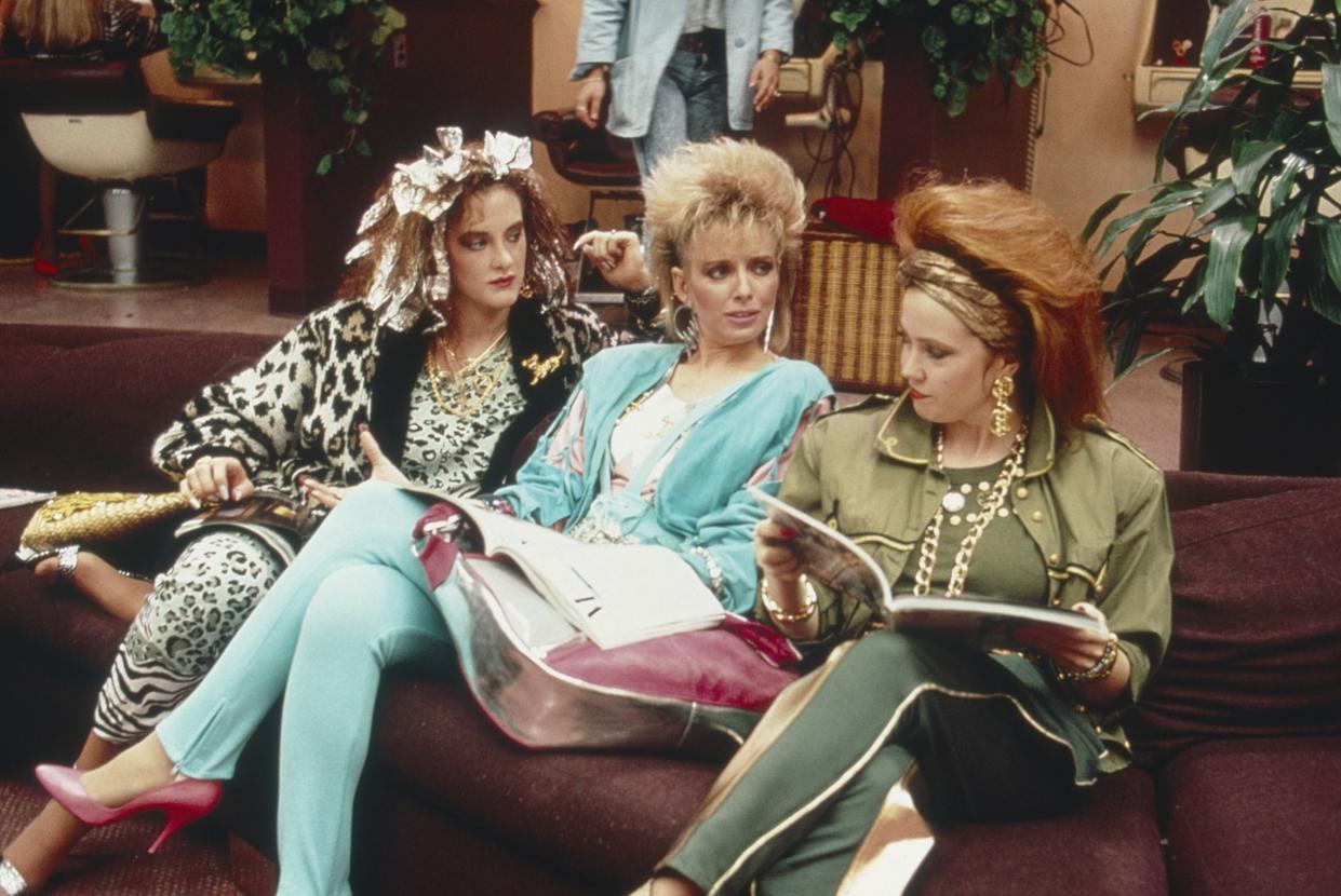 MARRIED TO THE MOB, from left: Joan Cusack, Ellen Foley, O-Lan Jones, 1988. ph: Ken Regan / ©Orion / Courtesy Everett Collection