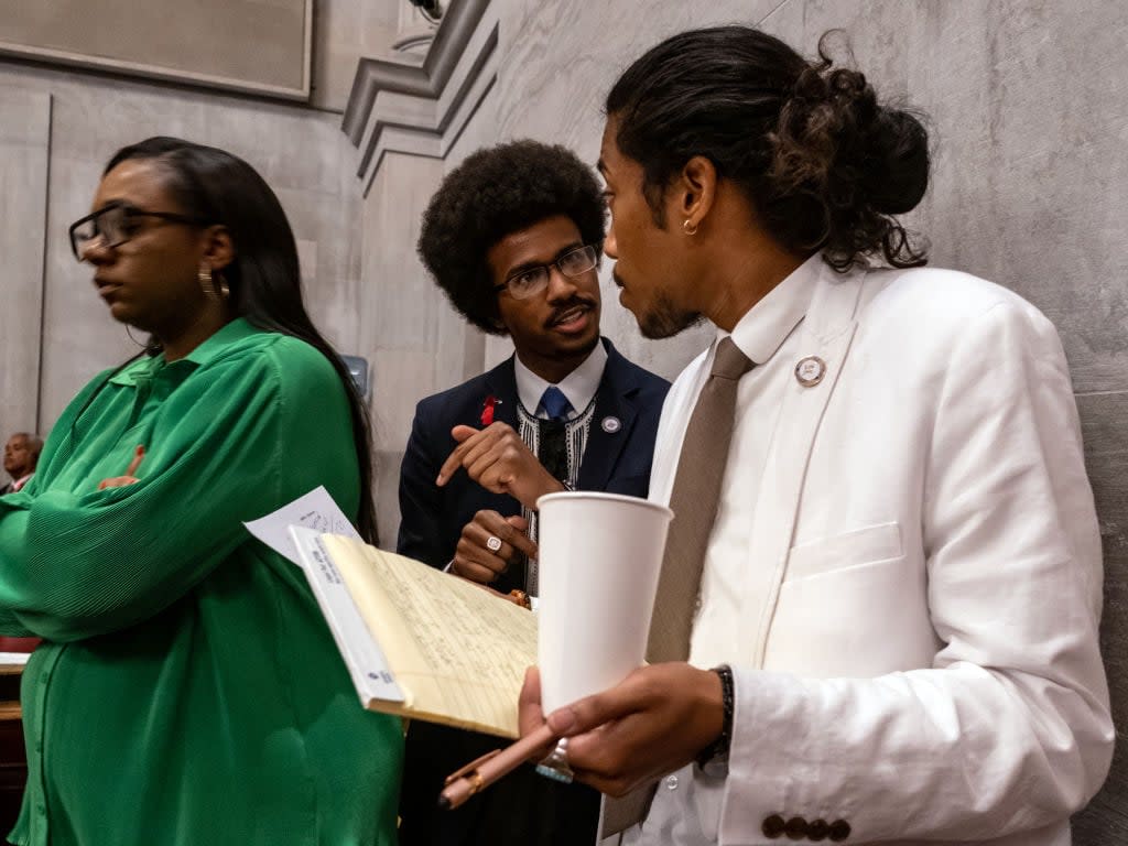 Democratic state Reps. Justin Pearson, center, of Memphis and Justin Jones, right, of Nashville attend the vote in which they were expelled from the state Legislature on April 6, 2023 in Nashville, Tennessee. (Photo by Seth Herald/Getty Images)