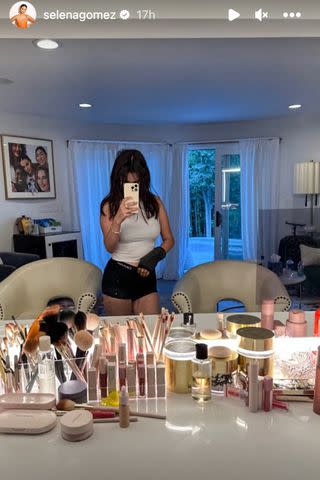 <p>Selena Gomez/ Instagram</p> Selena Gomez mirror selfie
