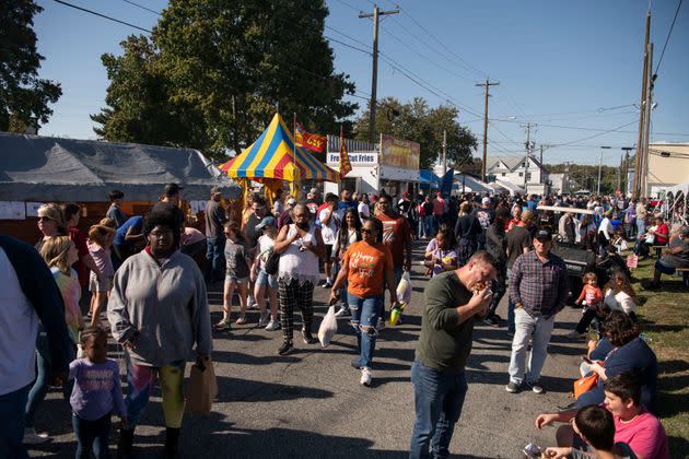 Crowds of people enjoy the Apple Scrapple Festival. (Photo: Damon Dahlen/HuffPost)