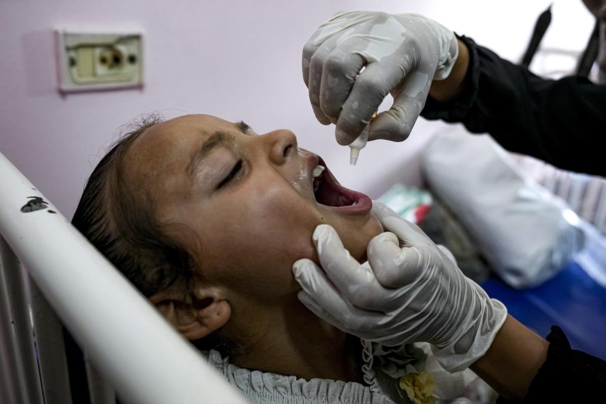 3 días, 640.000 niños, 1,3 millones de dosis. El plan para vacunar a los jóvenes de Gaza contra la polio