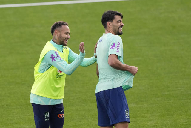 Brazil give no clues on team selection in first training session