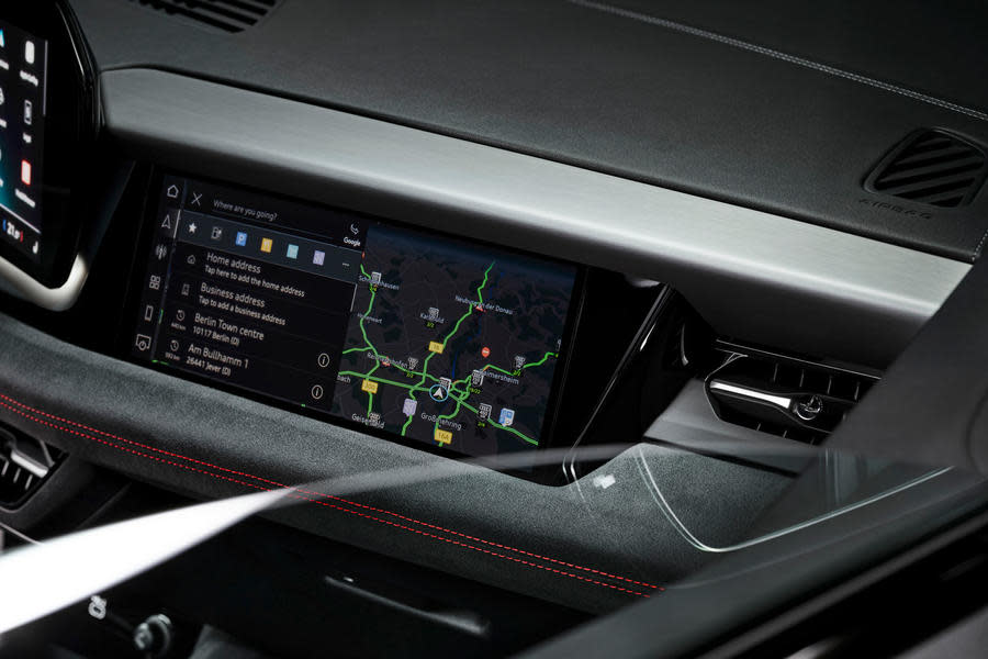 Audi SQ6 E-tron passenger display