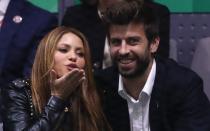 Dass Pop-Star Shakira (43) auf den Tag genau zehn Jahre älter als ihr Fußball-Junge Gerard Piqué (33) ist, ist kaum zu glauben. Das Glück der beiden wurde mit zwei Söhnen gekrönt. (Bild: Alex Pantling/Getty Images)