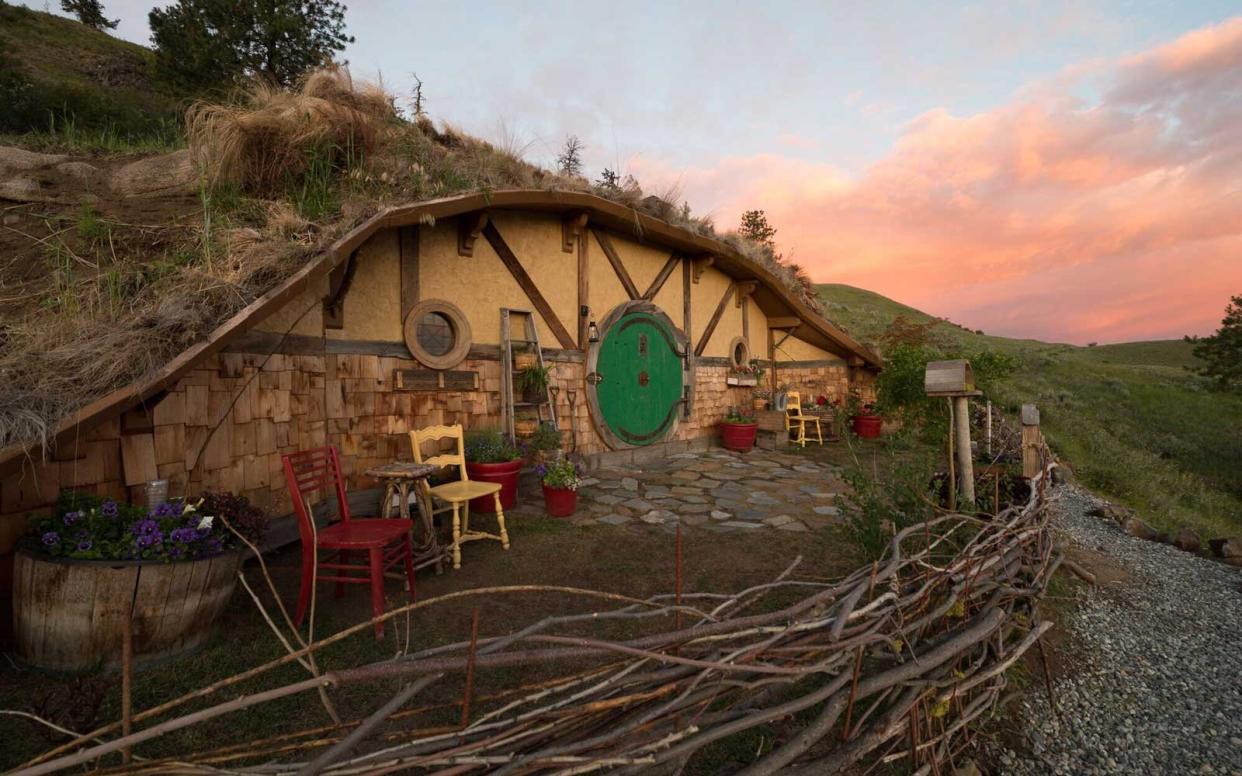 Hobbit House Airbnb in Orondo, Washington