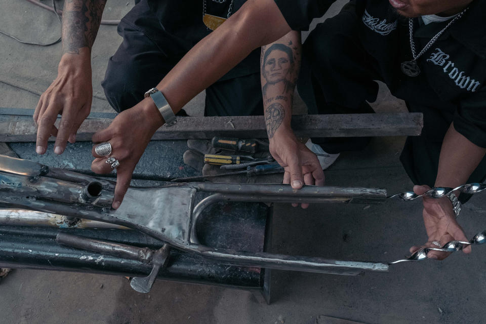 Royer builds a bike for a fellow club member in 2017.