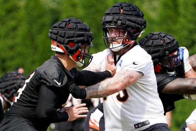 Cincinnati Bengals defensive end Trey Hendrickson (91) lines up