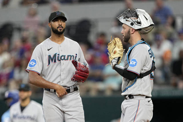 Rangers blank Marlins for 6th straight win, Jung fractures left