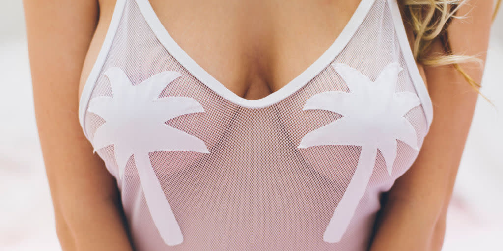 14 Things Only Girls Who Never Wear Bras Know to Be True