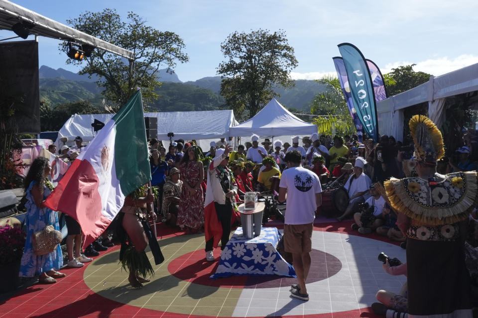 Vierten arena en el ritual de apertura