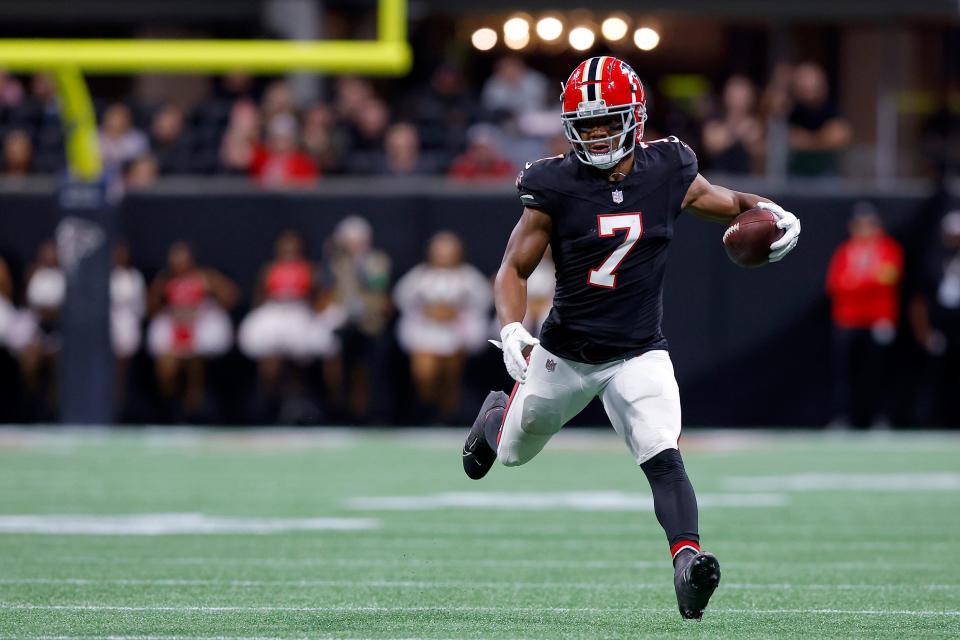 Bijan Robinson of the Atlanta Falcons runs the ball during the second quarter against the Atlanta Falcons at Mercedes-Benz Stadium on October 15, 2023 in Atlanta, Georgia.