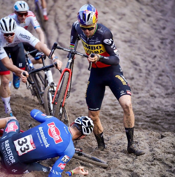 <span class="article__caption">Van der Poel suffered two small crashes in the opening laps, and they made a big difference. </span> (Photo: Matthias Ekman)