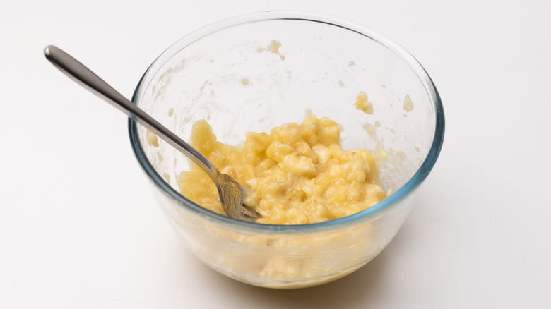 mashed bananas in bowl