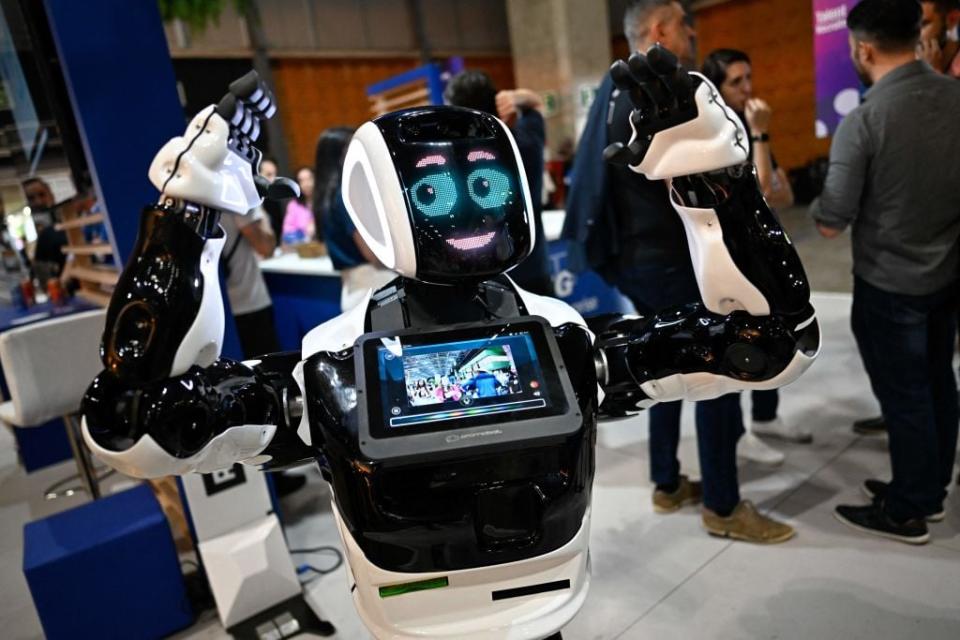Ein Roboter auf dem Web Summit 2023 in Rio.  - Copyright: MAURO PIMENTEL/AFP via Getty Images