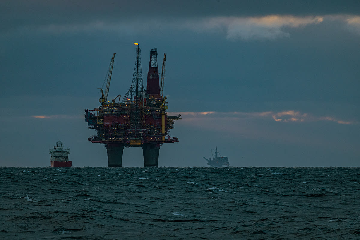 https://www.gettyimages.com/detail/photo/industrial-oil-rig-offshore-platform-fossil-fuel-royalty-free-image/1426564791?phrase=boat+attached+to+oil+rig+night