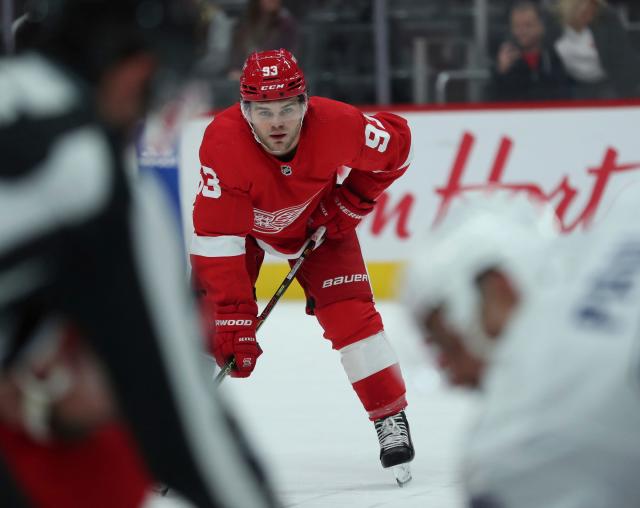 Alex DeBrincat scores 2 goals as Detroit Red Wings top Tampa Bay