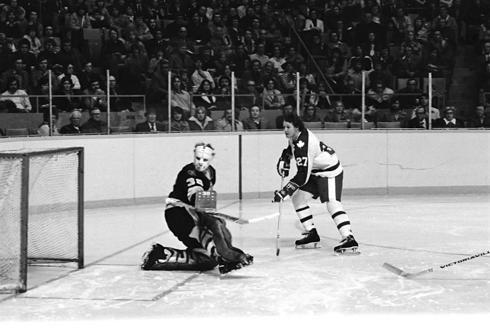 Sittler during his historic night. (Ron Bull/Toronto Star via Getty Images)