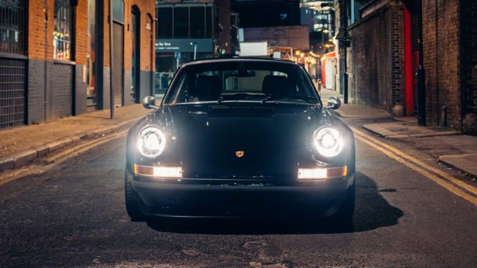 雖然這款車看起來像是1970年代的911，但基礎是源自1990年代初期的964 Carrera 4。(圖片來源/ Theon Design)